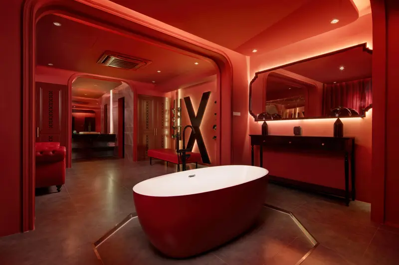 Crimson Suite 1